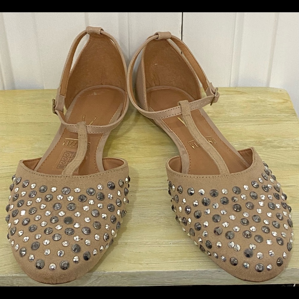 NWOT BEIGE STUDDED BRAZILIAN MADE SHOES